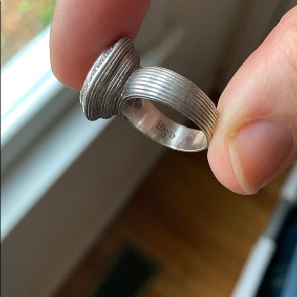 Elegant Silver-Toned Women's Ring - Picture 5 of 5